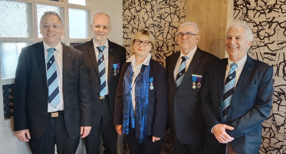 le vice-président et le secrétaire de la section entourent Didier Fabre, Laure Bonnet et Emmanuel Segretain